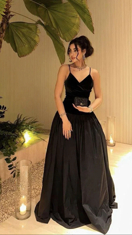 Spaghetti Straps A line Black Long Prom Dress SP821